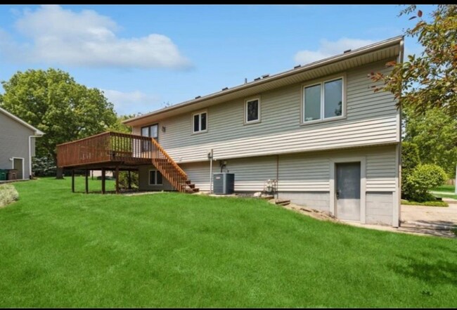 Building Photo - 5200 Aspen Dr