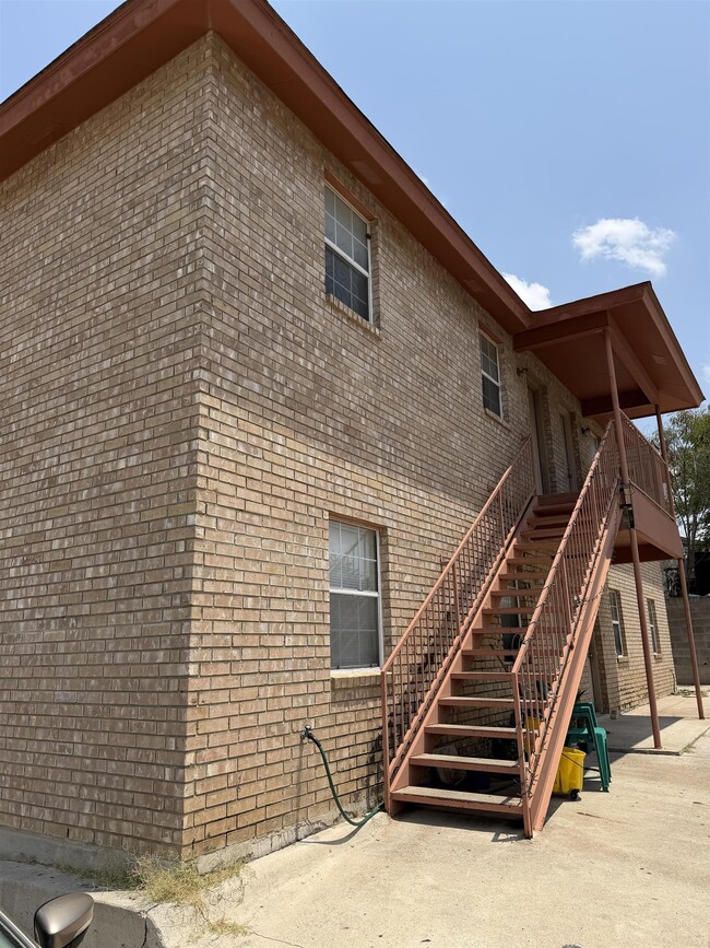 Building Photo - 2601 Springfield Ave