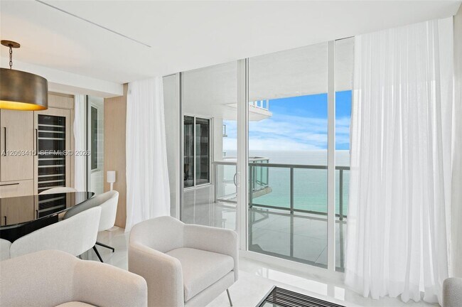 Foto del edificio - 18671 Collins Ave