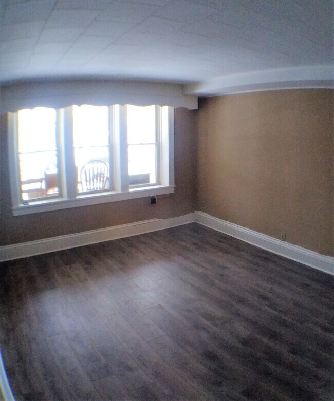 Cozy Southside 2br lower unit Apartment for Rent in Milwaukee, WI