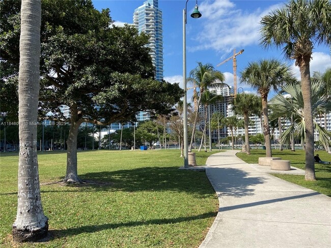 Building Photo - 1900 N Bayshore Dr