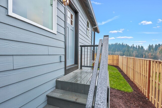Building Photo - 748 Pinebreak