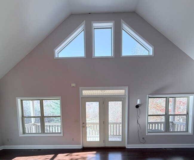 Building Photo - Beautiful Mountain Home near Cleveland