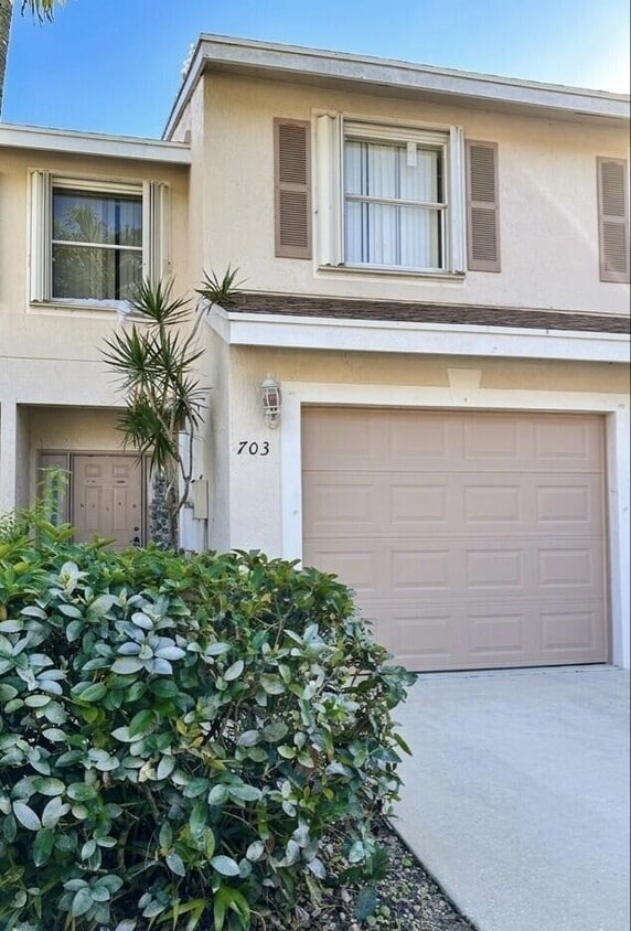 Foto del edificio - 703 Crosswinds Dr