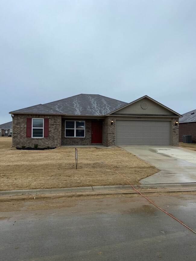 Building Photo - *$99 PROMO - Limited Time* Three Bedroom | Two Bathroom in Bridlewood