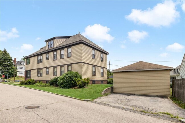 Building Photo - 1190 Smith St