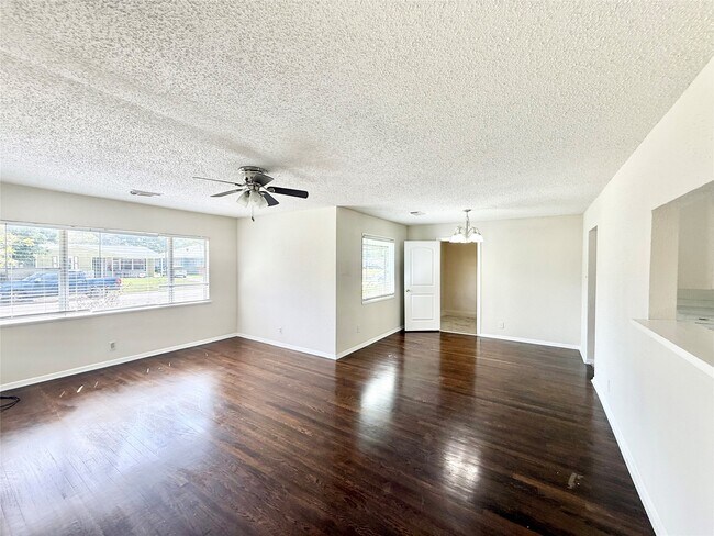 Foto del edificio - 5315 Newkirk Ln