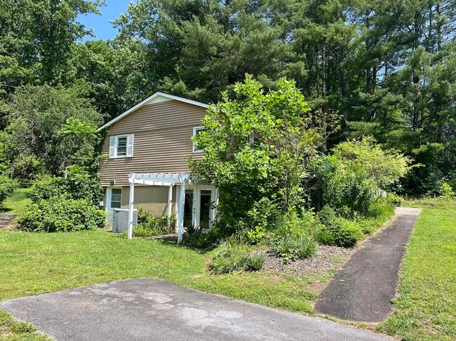 Building Photo - 45 Armstrong Rd