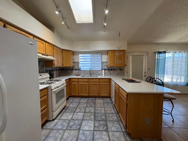 Building Photo - 3BR/2BA/2CG, 1855 sq.ft. rental in Sierra ...