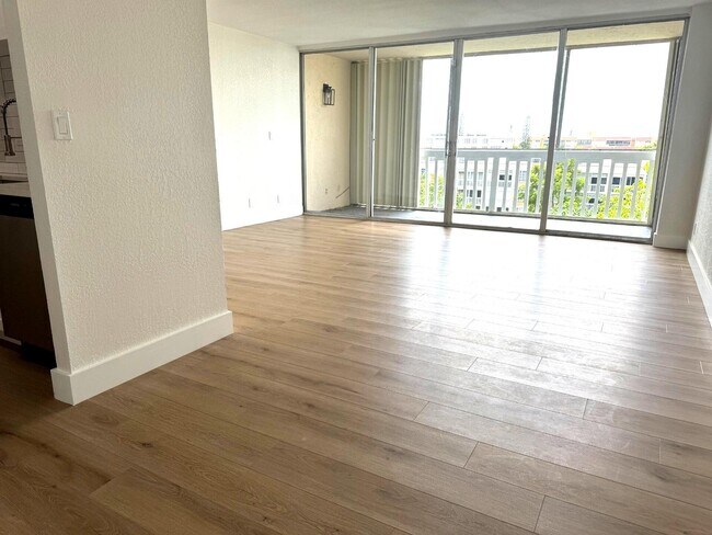 Foto del edificio - 7051 Environ Blvd