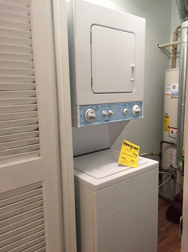 33 Wildwood Ln Unit G, Bolingbrook, IL 60440 Condo for Rent in