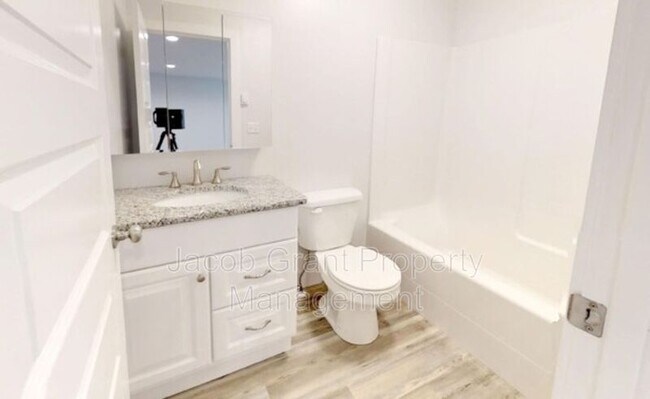 Building Photo - 290 Opal Ct