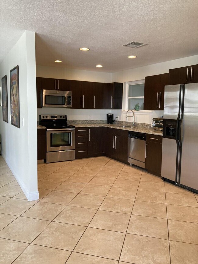 Foto del edificio - 430 Jupiter Ln