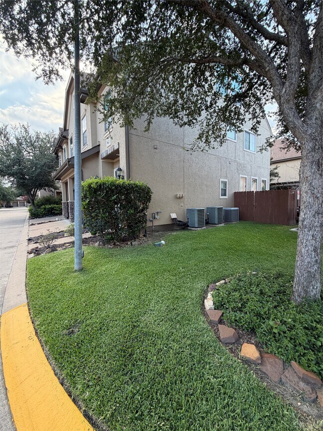 Foto del edificio - 11602 Royal Oaks Crossing