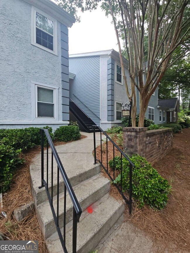 Building Photo - 113 Hampshire Ct