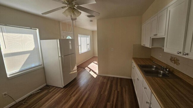 Building Photo - 644 Wisteria Dr