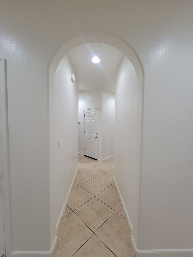 Foto del edificio - 4 bedroom 2 bathroom in NW Visalia!