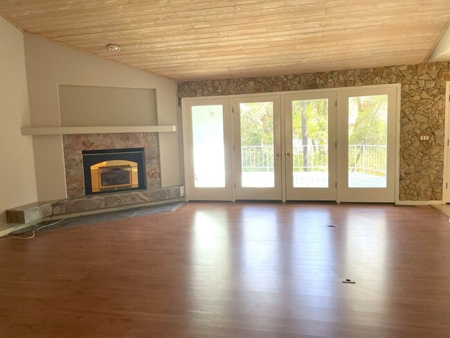 Foto del edificio - 3 bedroom, 2 bath home in Lake Wildwood, P...