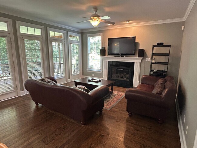 Foto del edificio - 4 Bed | 2.5 Bath House in Morrisville with...