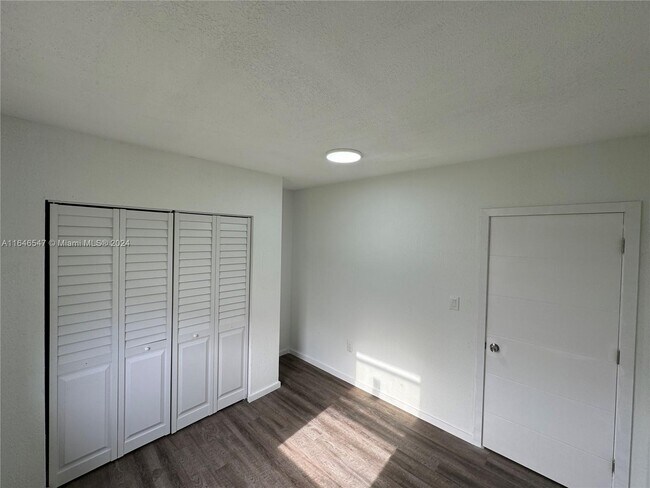 Foto del edificio - 668 SW 7th St