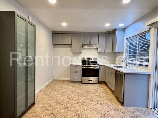 Building Photo - 10455 Glenellen Ave