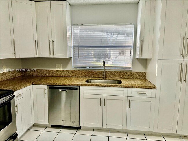 Foto del edificio - 3370 Beau Rivage Dr