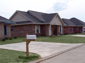 Building Photo - Sugarland Terrace