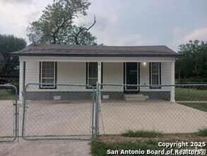Building Photo - 615 Cantrell Dr