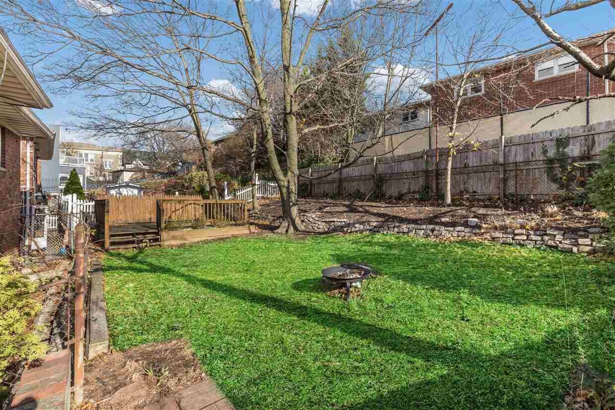 40 Hauxhurst Ave, Weehawken, NJ 07086 House for Rent in Weehawken, NJ