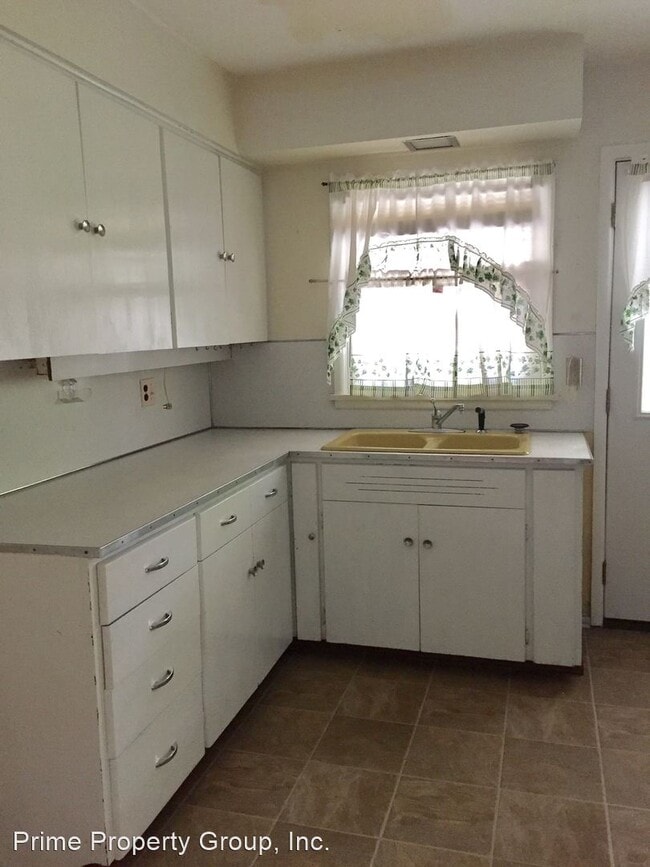 Building Photo - 3 br, 1 bath House - 1102 S. Western Ave.