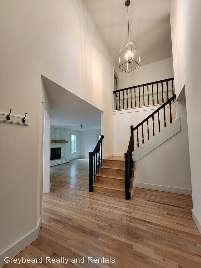 Building Photo - 4 br, 4.5 bath House - 9 Sunny Ridge Dr