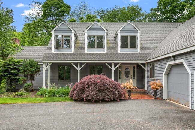 Building Photo - Stunning 3-Bedroom Home with Indoor Pool &...