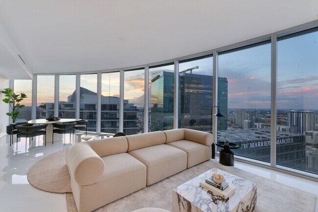 Foto del edificio - 300 Biscayne Blvd Way