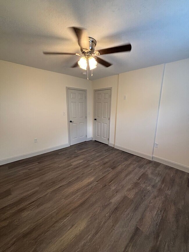 Foto del edificio - Freshly Renovated 3-Bed, 2-Bath Home Just ...