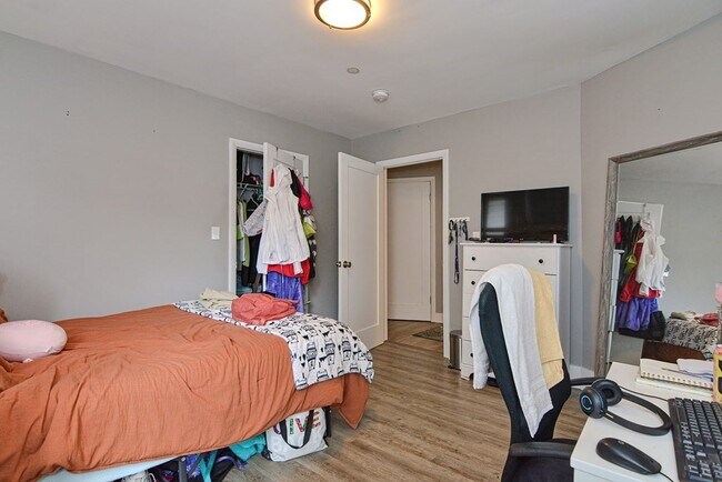 Foto del edificio - 870 E 2nd St