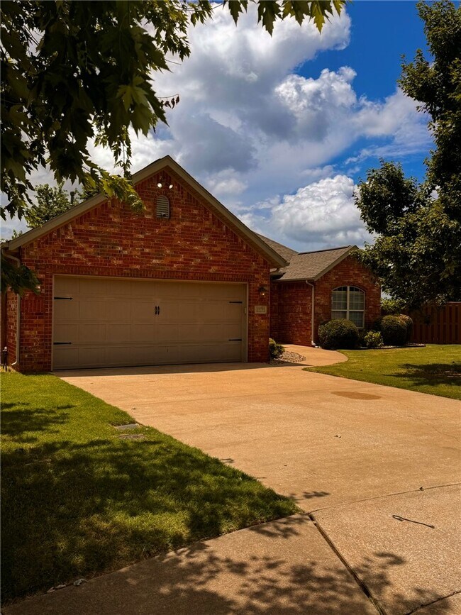 Building Photo - 6108 S 39th Pl