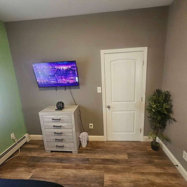 Building Photo - 23 Handy St