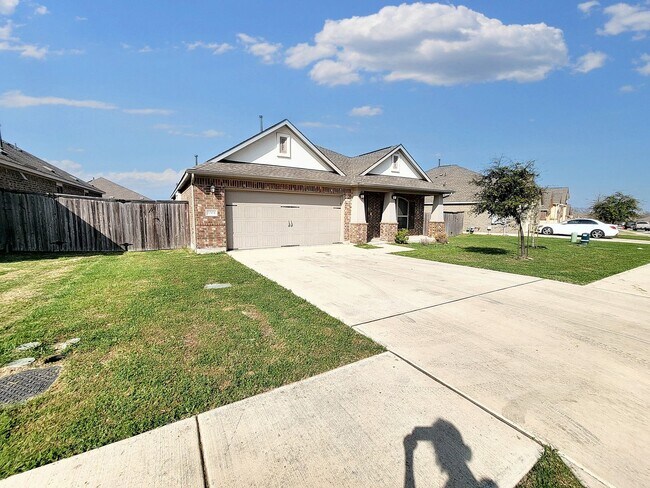 Foto del edificio - Beautiful One Level 3 BR / 2 BA Home for R...
