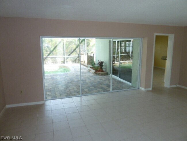 Building Photo - 673 Travers Ave