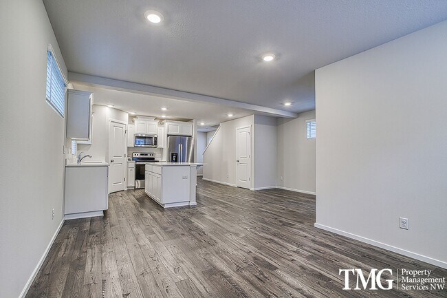 Foto del edificio - Contemporary 3 bed 2 bath Home in the Barb...