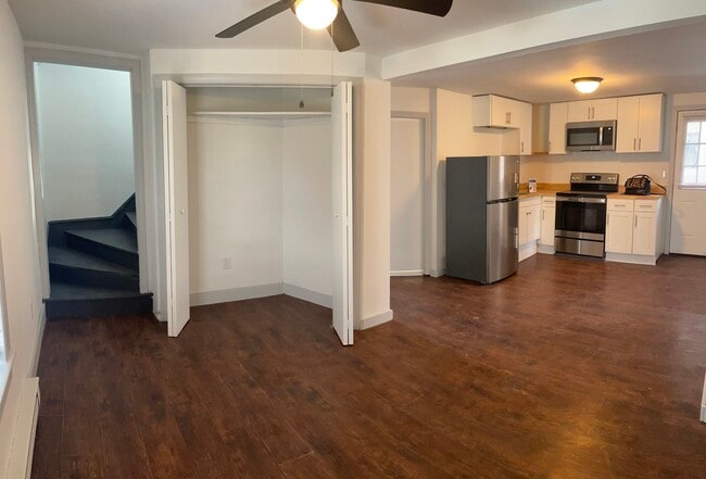 Building Photo - 374 Migeon Ave