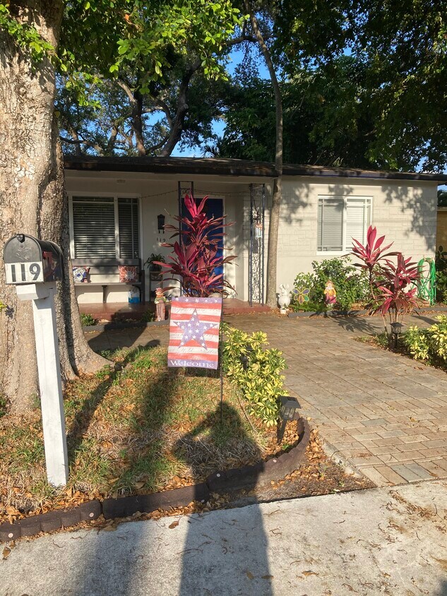 Foto principal - 119 SW 7th Terrace