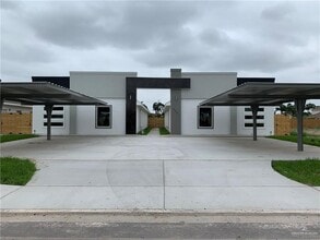 Building Photo - 7 West Dr
