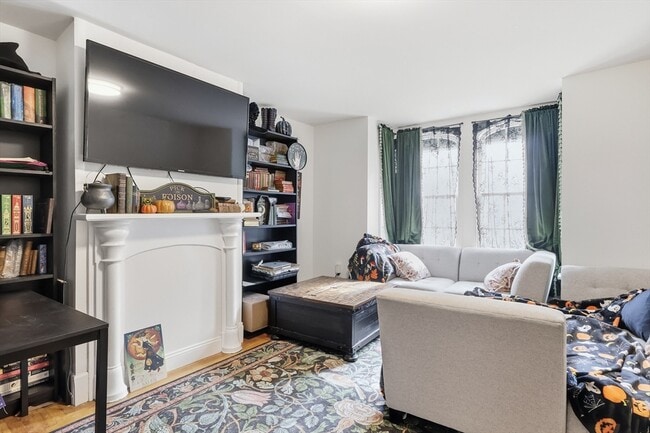 Building Photo - 50 Monmouth St