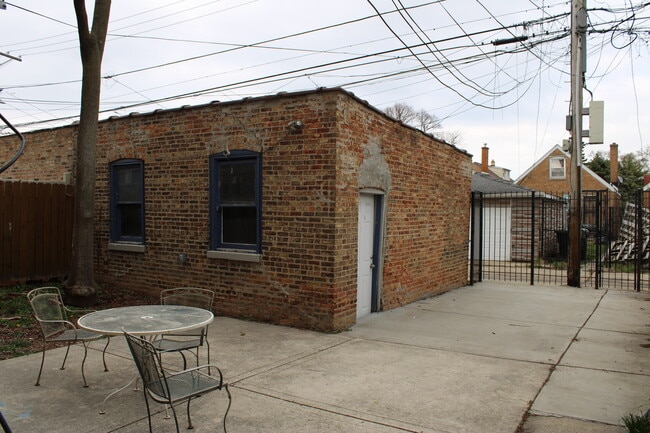 Building Photo - 7255 S Washtenaw Ave.