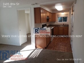 Building Photo - 1405 8th St
