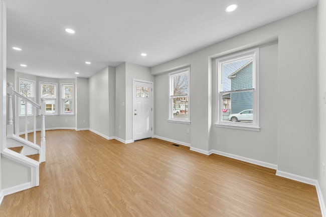 Building Photo - 320 Market St