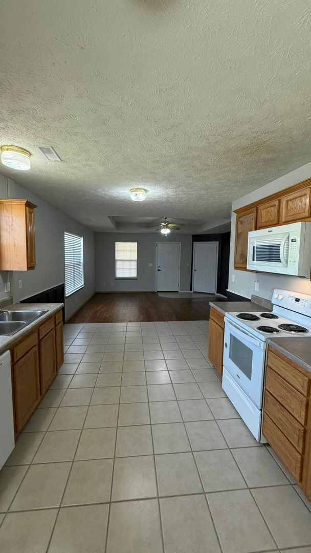 Foto del edificio - 3837 S Timbercreek Ave