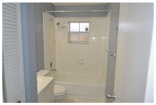 Building Photo - 4250 SW 72nd Way