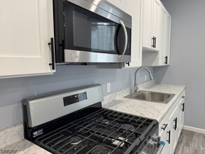 Building Photo - 155 Clifton Ave